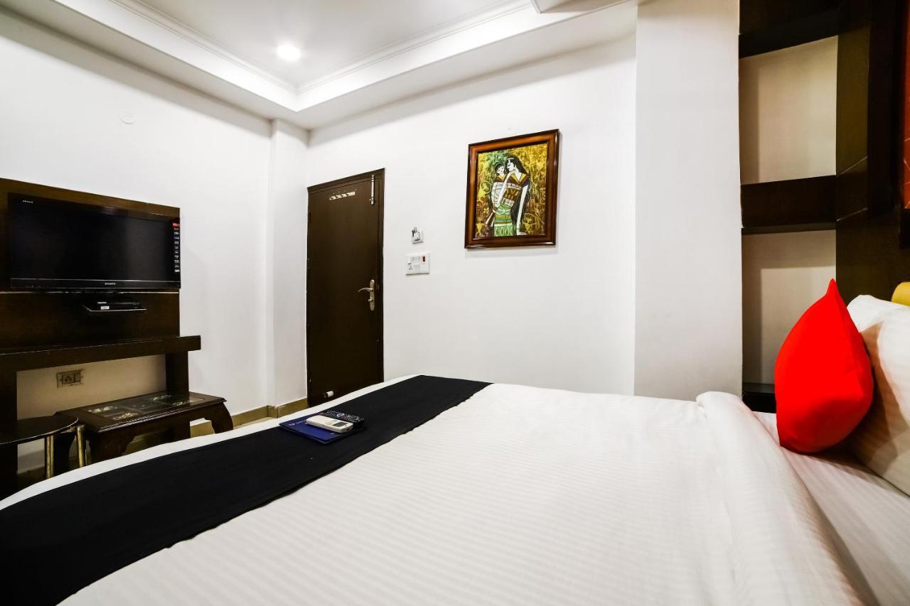 Capital O 6408 Hotel Delhi Heart Yeni Delhi Dış mekan fotoğraf