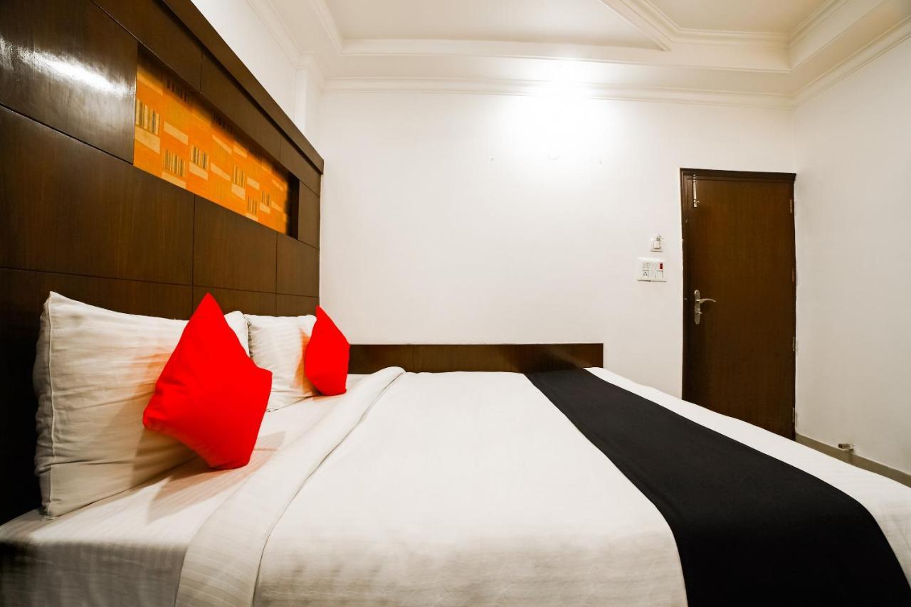 Capital O 6408 Hotel Delhi Heart Yeni Delhi Dış mekan fotoğraf