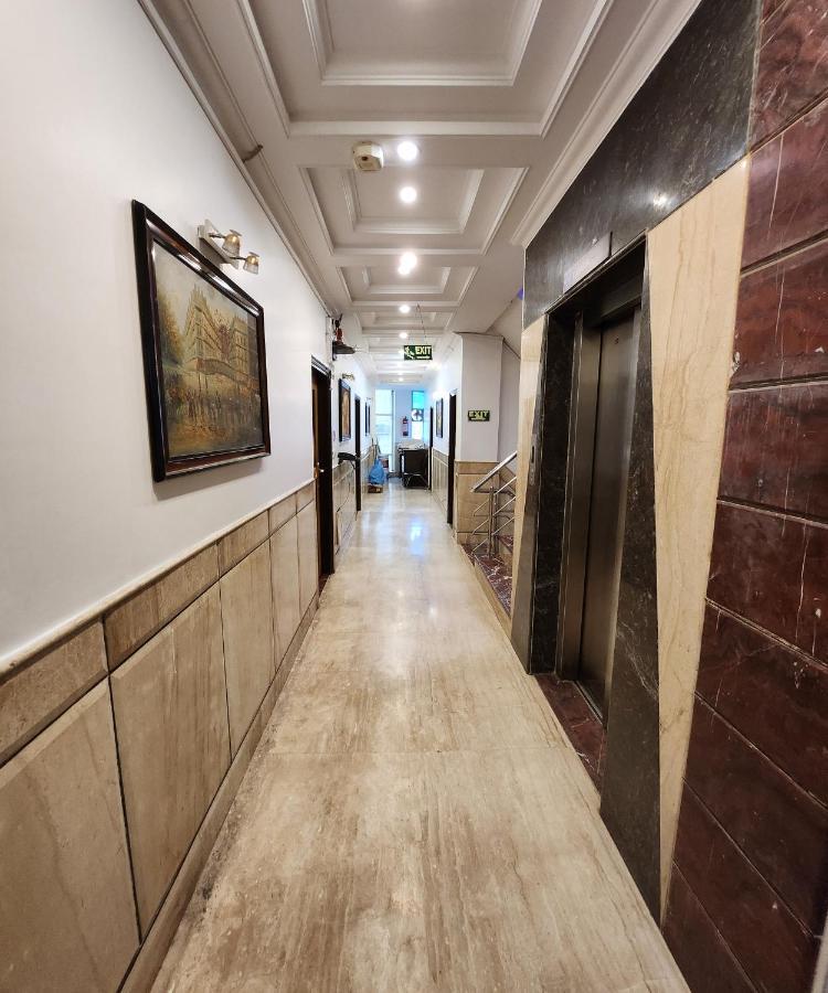 Capital O 6408 Hotel Delhi Heart Yeni Delhi Dış mekan fotoğraf