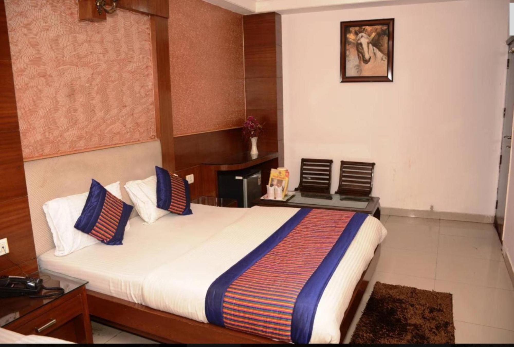 Capital O 6408 Hotel Delhi Heart Yeni Delhi Dış mekan fotoğraf