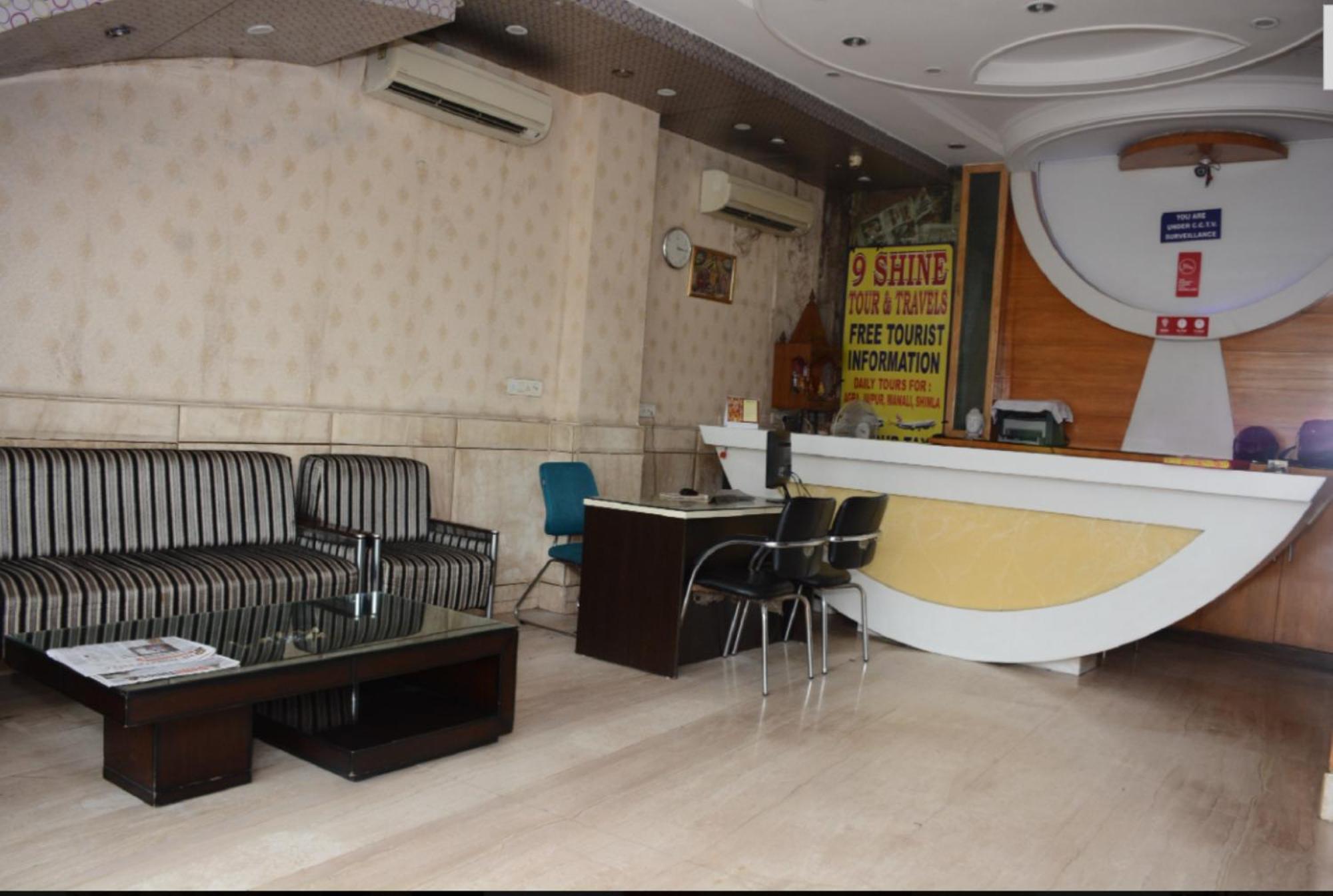 Capital O 6408 Hotel Delhi Heart Yeni Delhi Dış mekan fotoğraf