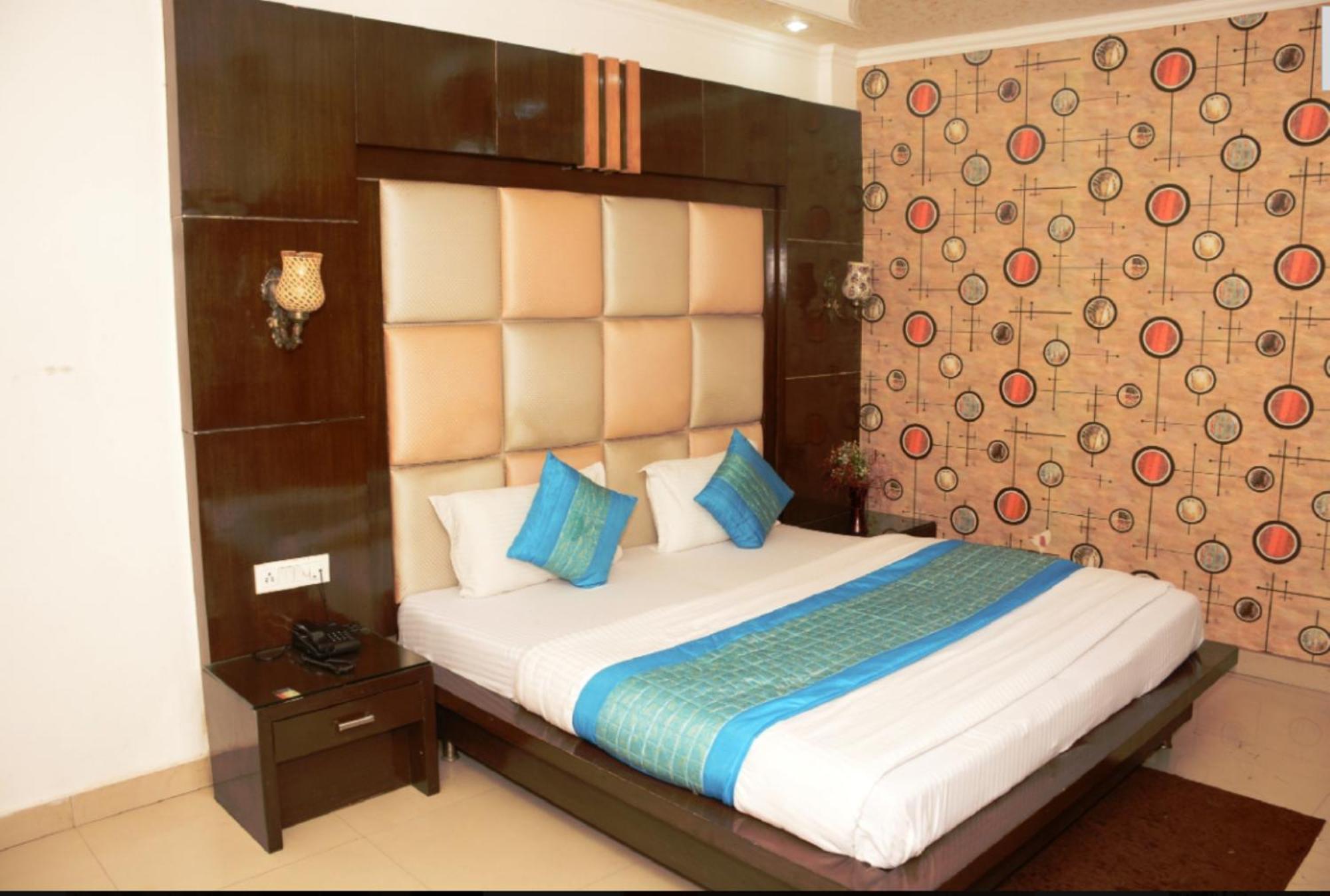 Capital O 6408 Hotel Delhi Heart Yeni Delhi Dış mekan fotoğraf