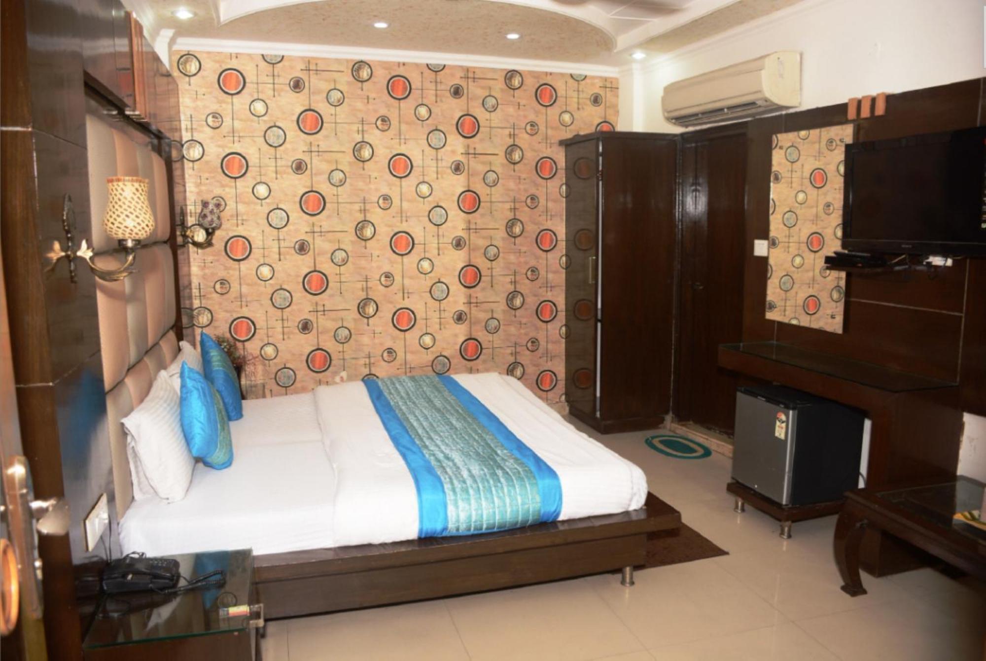 Capital O 6408 Hotel Delhi Heart Yeni Delhi Dış mekan fotoğraf