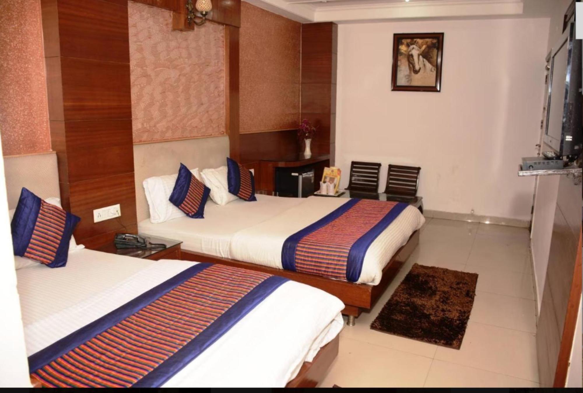Capital O 6408 Hotel Delhi Heart Yeni Delhi Dış mekan fotoğraf