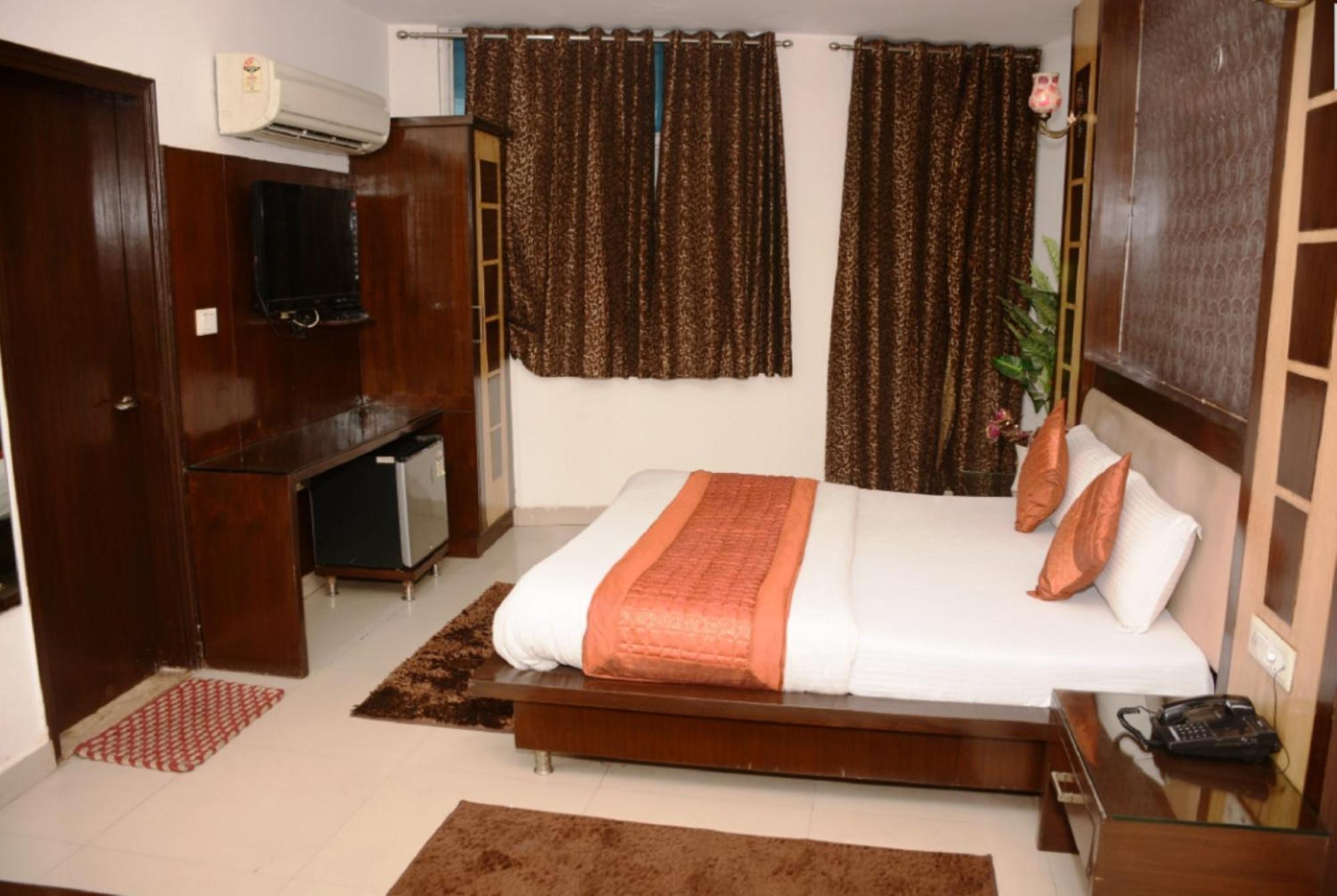 Capital O 6408 Hotel Delhi Heart Yeni Delhi Dış mekan fotoğraf