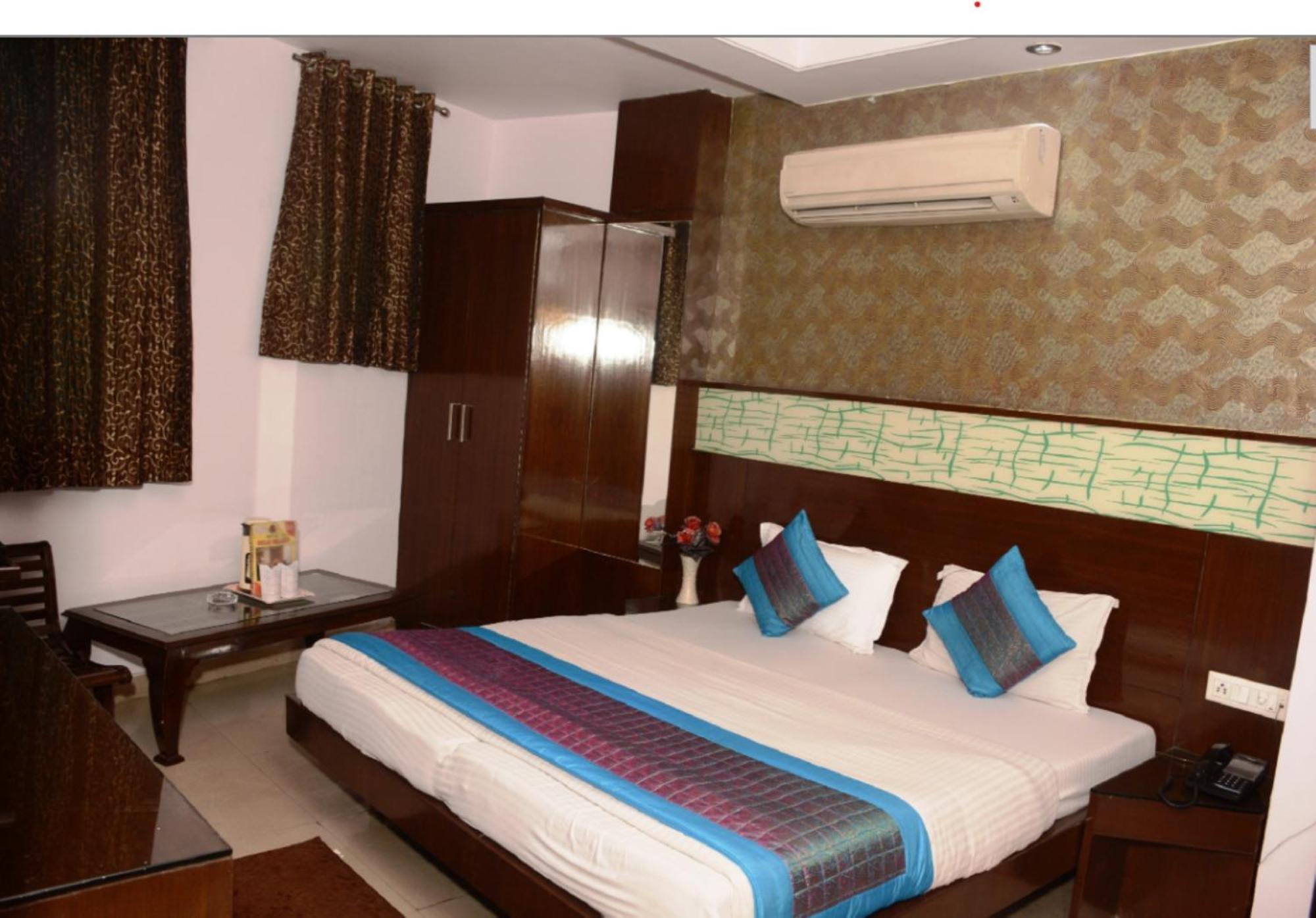 Capital O 6408 Hotel Delhi Heart Yeni Delhi Dış mekan fotoğraf