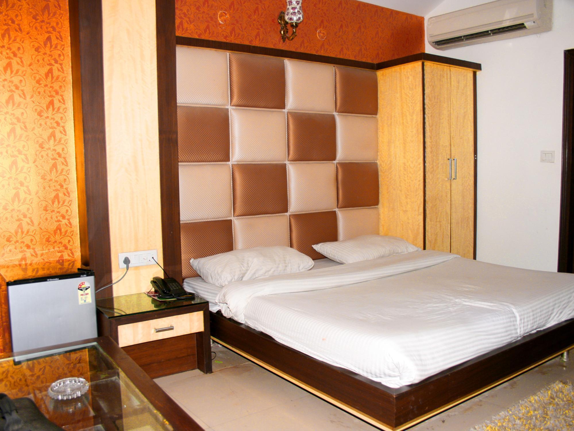 Capital O 6408 Hotel Delhi Heart Yeni Delhi Dış mekan fotoğraf
