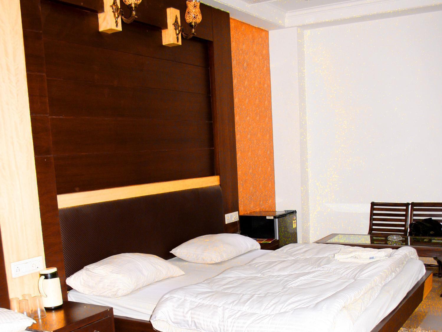 Capital O 6408 Hotel Delhi Heart Yeni Delhi Dış mekan fotoğraf