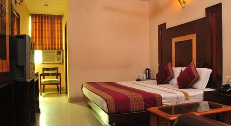 Capital O 6408 Hotel Delhi Heart Yeni Delhi Dış mekan fotoğraf