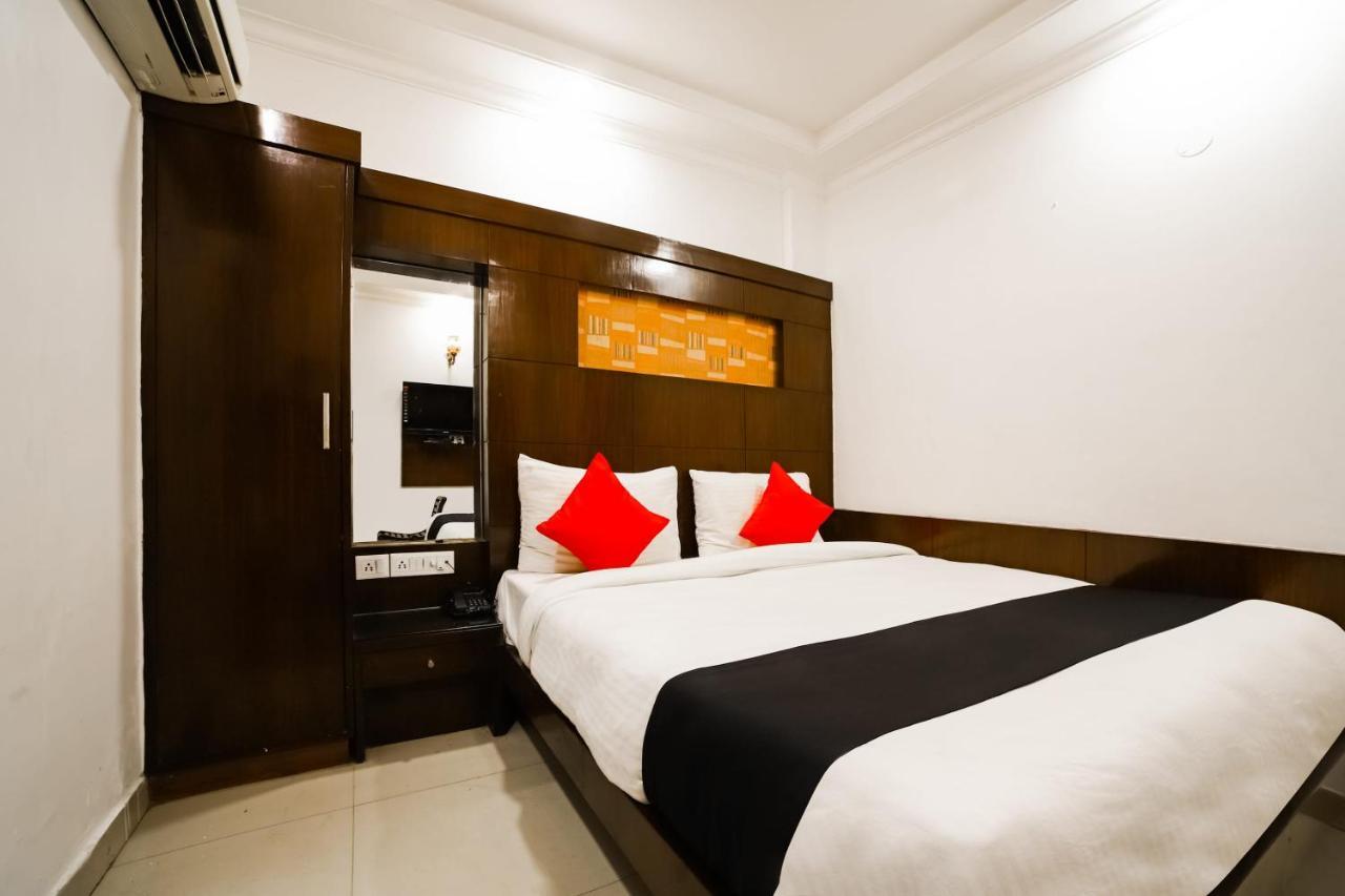Capital O 6408 Hotel Delhi Heart Yeni Delhi Dış mekan fotoğraf
