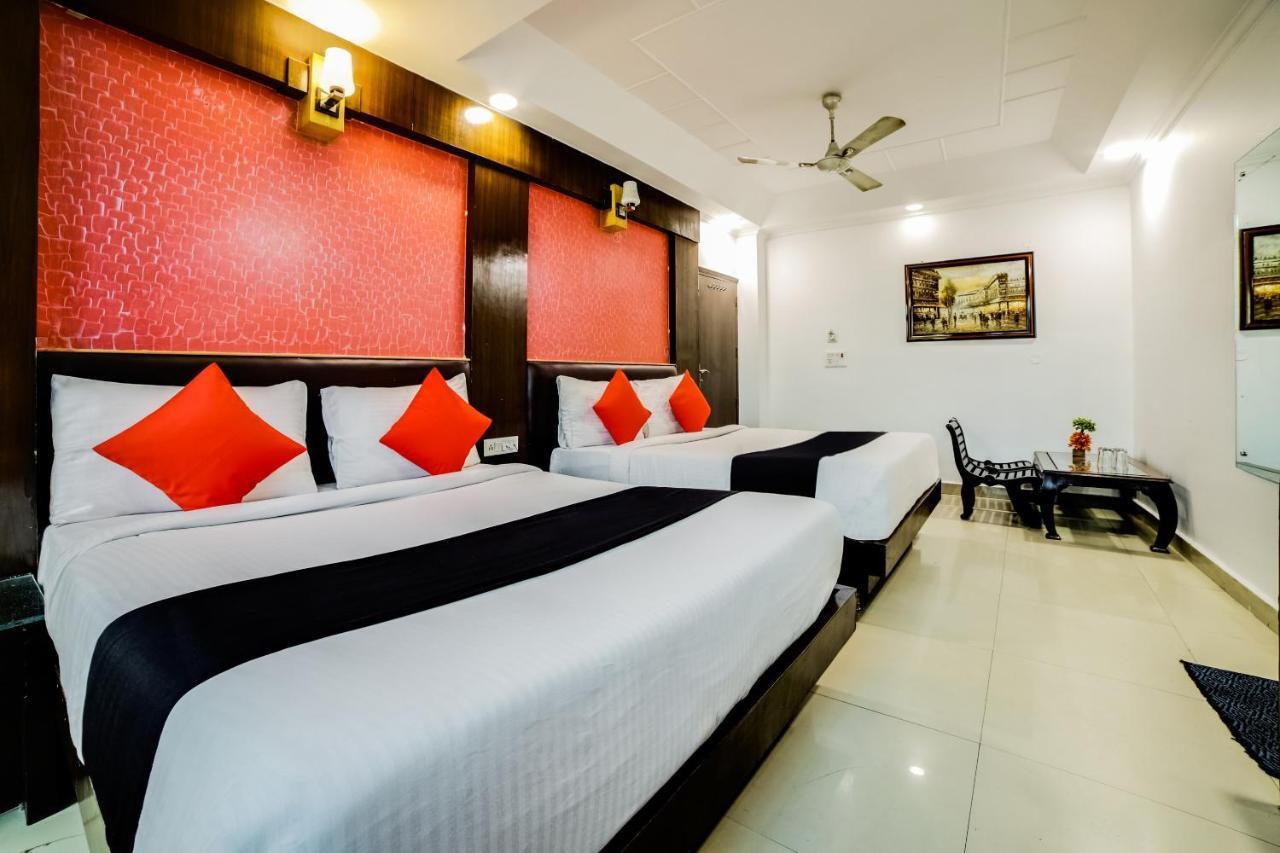 Capital O 6408 Hotel Delhi Heart Yeni Delhi Dış mekan fotoğraf