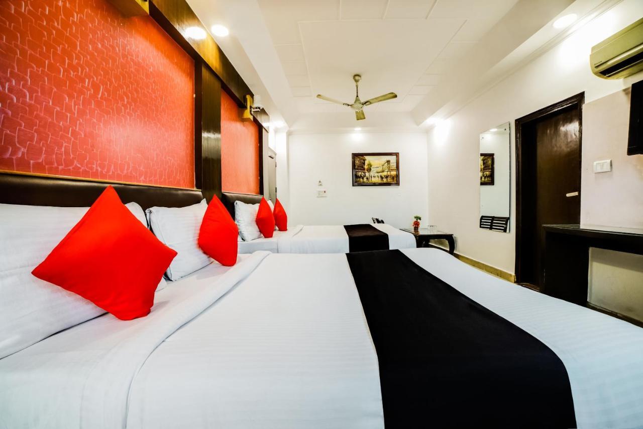 Capital O 6408 Hotel Delhi Heart Yeni Delhi Dış mekan fotoğraf