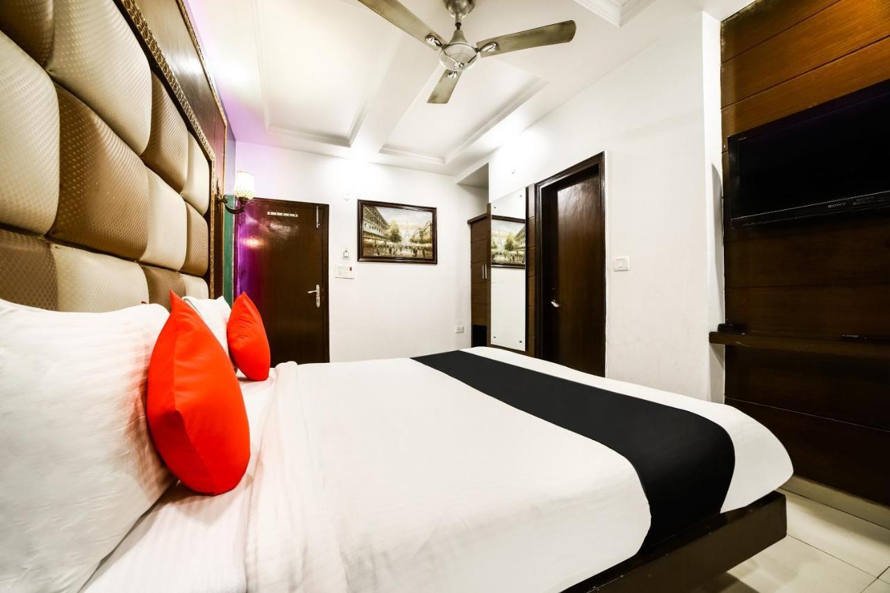 Capital O 6408 Hotel Delhi Heart Yeni Delhi Oda fotoğraf